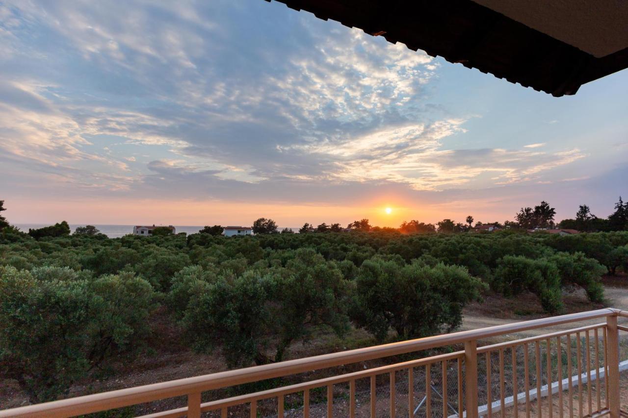 Varkes Suites 2 Nea Moudania Bagian luar foto