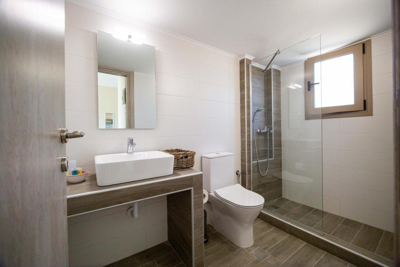 Varkes Suites 2 Nea Moudania Bagian luar foto