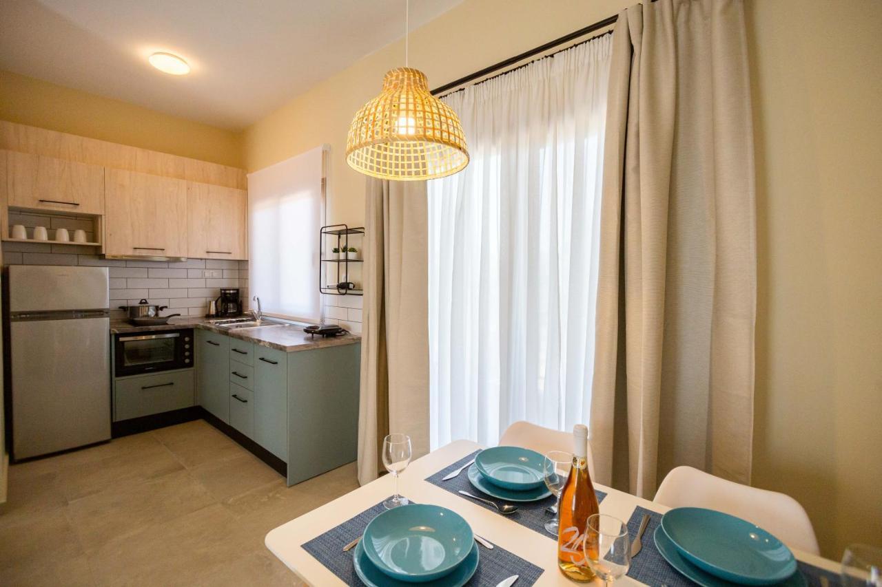 Varkes Suites 2 Nea Moudania Bagian luar foto