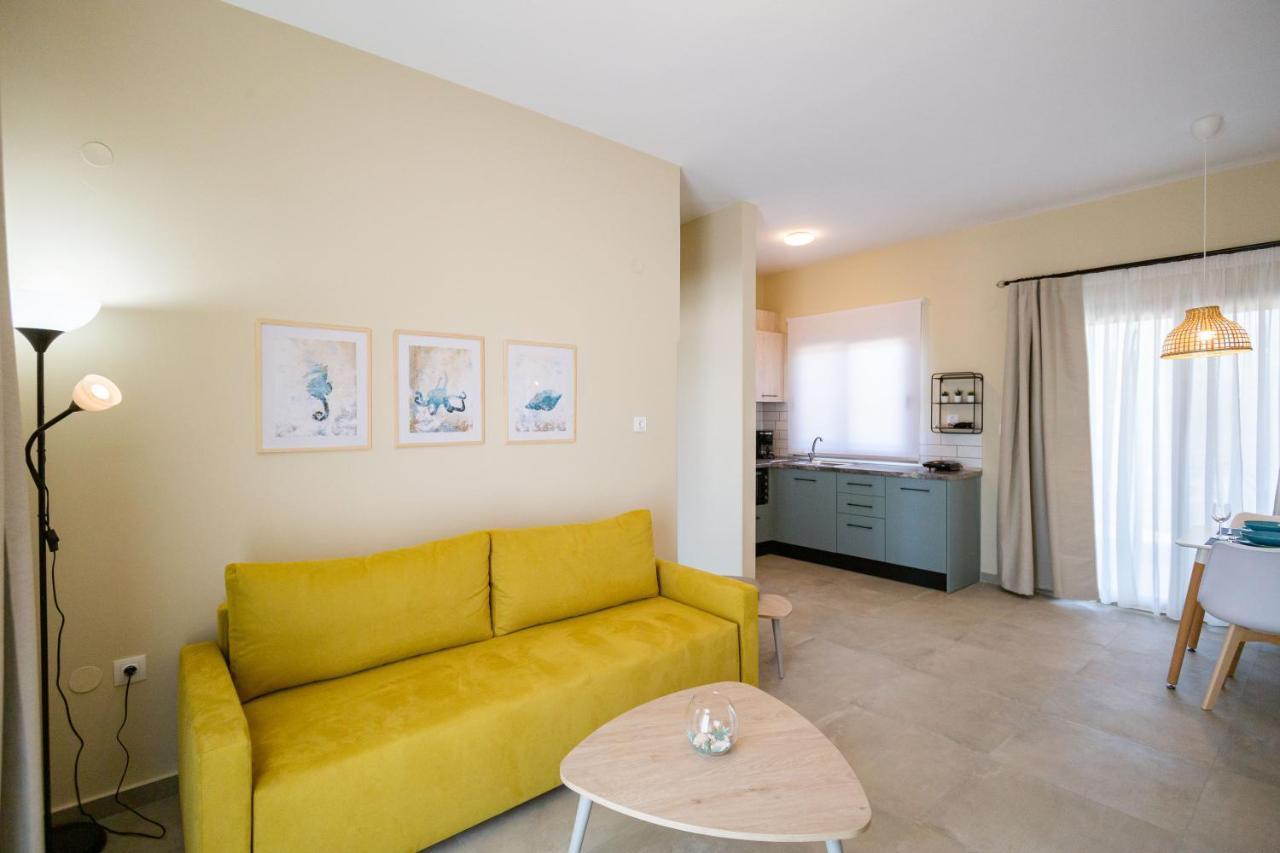 Varkes Suites 2 Nea Moudania Bagian luar foto