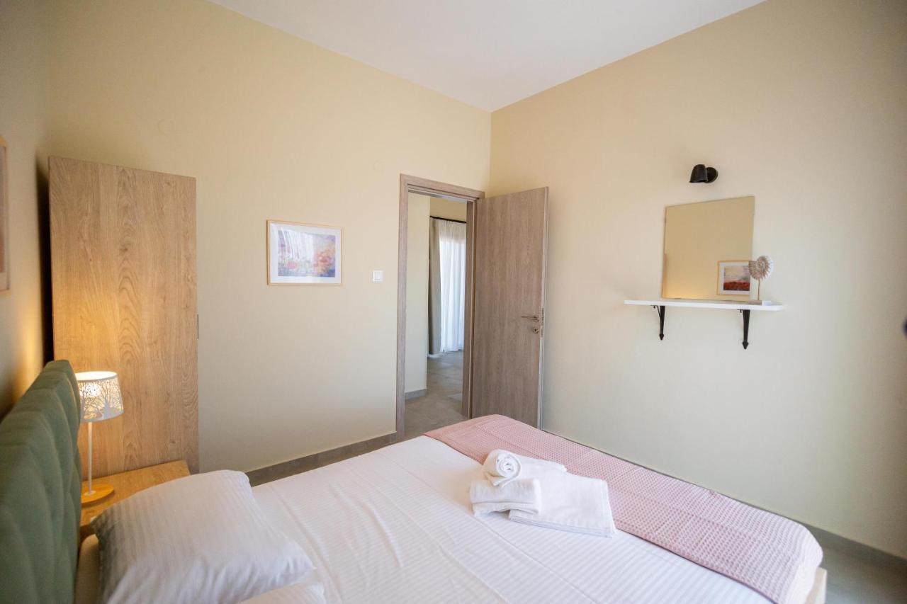 Varkes Suites 2 Nea Moudania Bagian luar foto