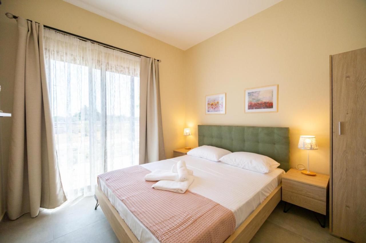 Varkes Suites 2 Nea Moudania Bagian luar foto