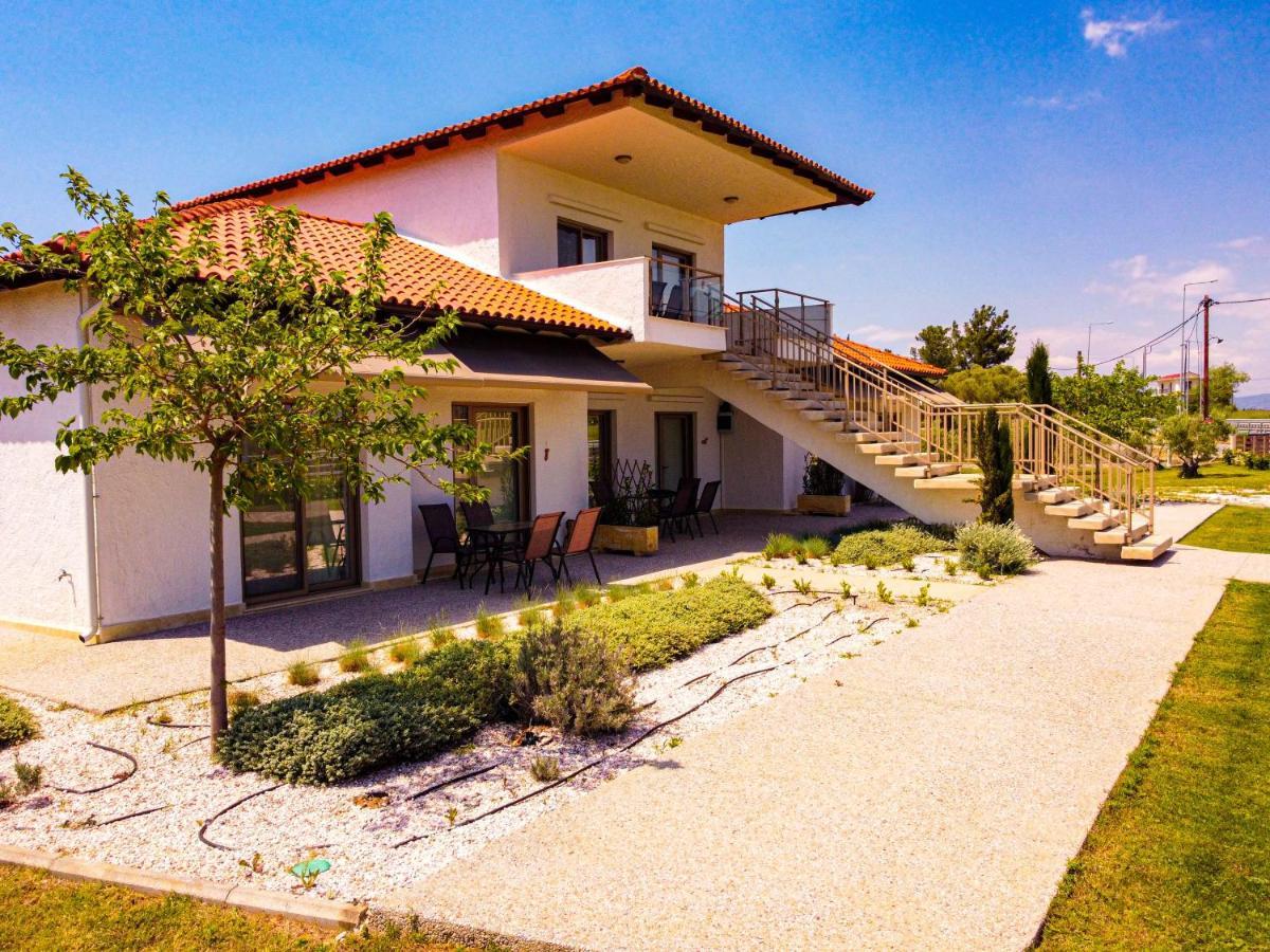 Varkes Suites 2 Nea Moudania Bagian luar foto