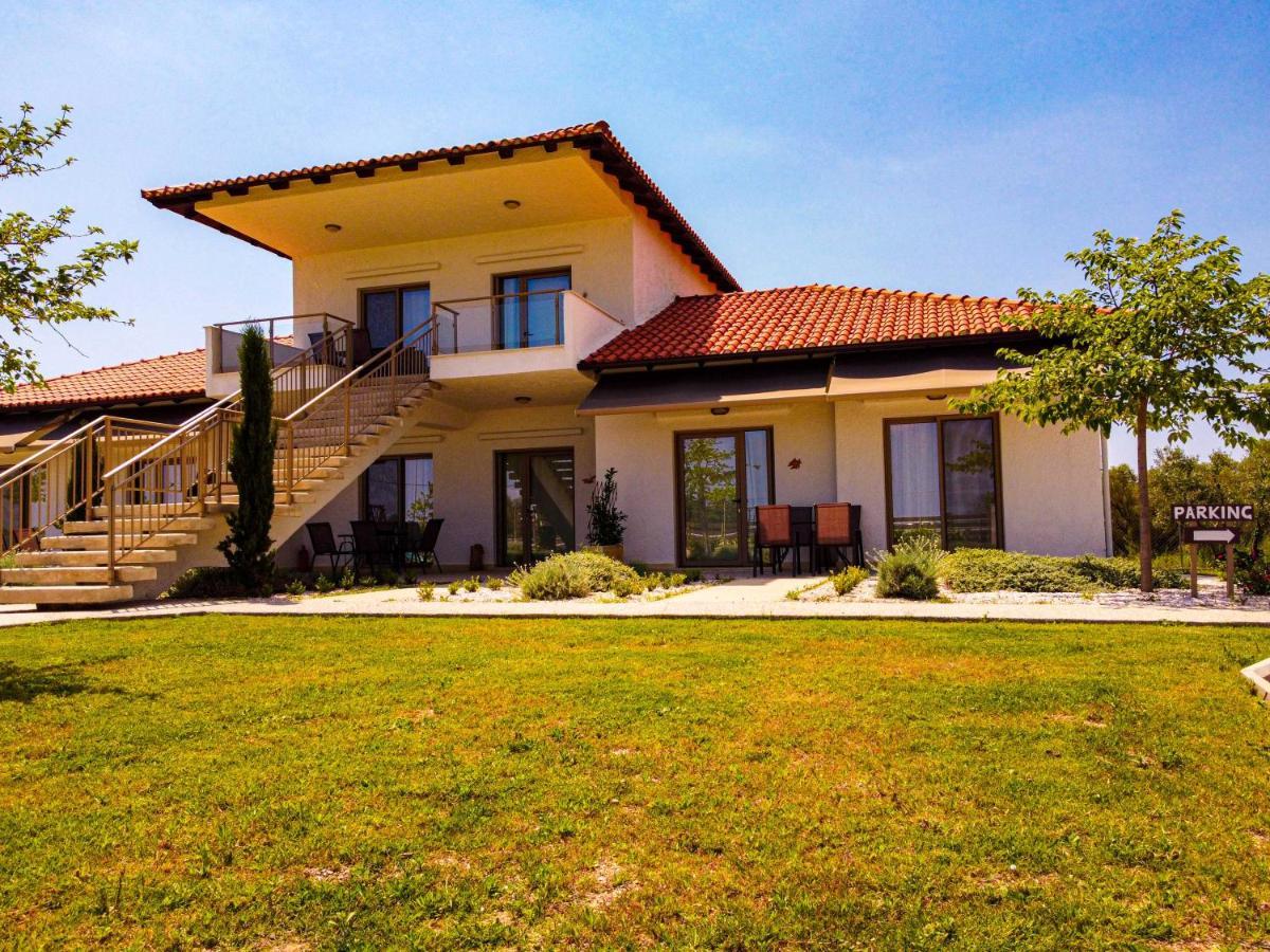 Varkes Suites 2 Nea Moudania Bagian luar foto